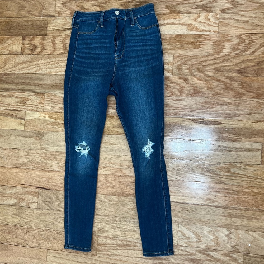 NEVER WORN Hollister curvy ultra high rise jean leggings